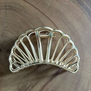 Shell-Shape Gold Tone Metal Hair Claw Clip